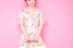 古筝和小姐姐的照片对比,一场视觉与听觉的盛宴